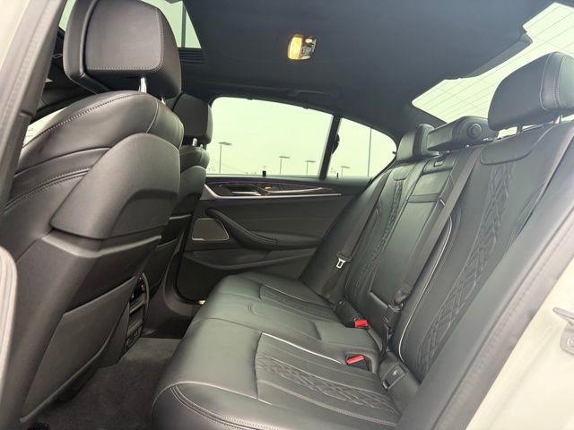 Used 2022 BMW M550i xDrive w/ Executive Package image 30