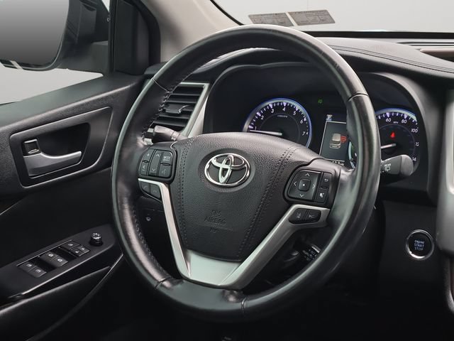 Certified 2017 Toyota Highlander XLE AWD/4WD image 19