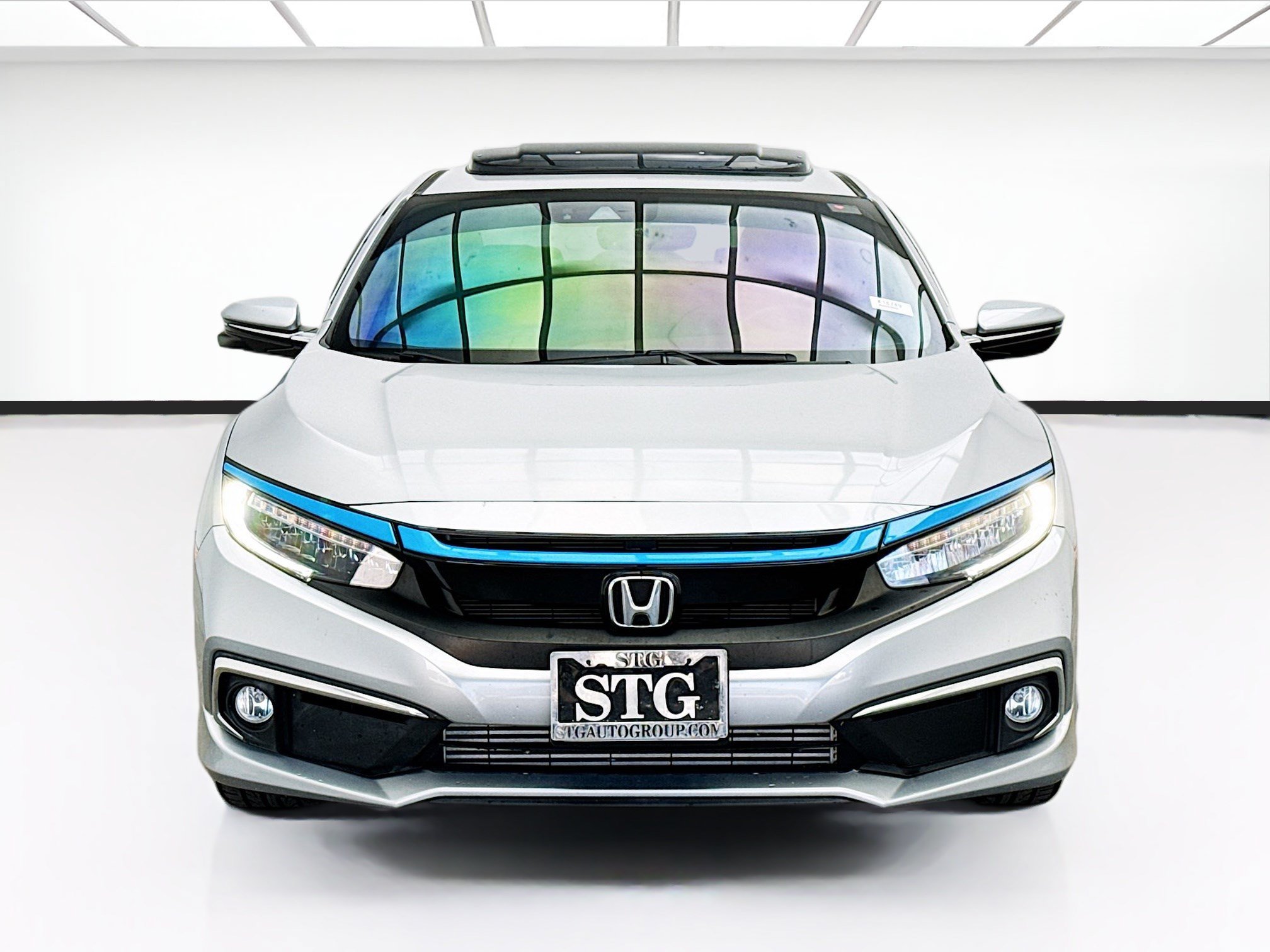 Used 2019 Honda Civic Touring image 2