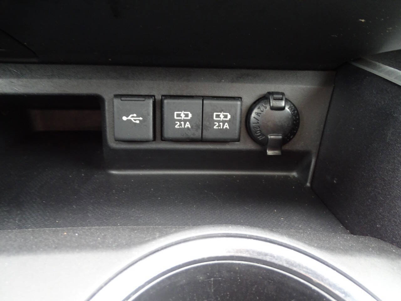 Used 2021 Toyota Highlander XLE image 28