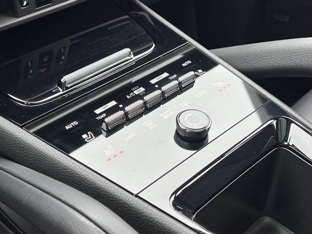 Used 2025 Porsche Cayenne image 28