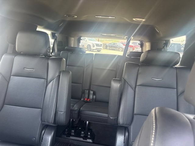 Used 2022 Cadillac Escalade Luxury AWD/4WD image 4