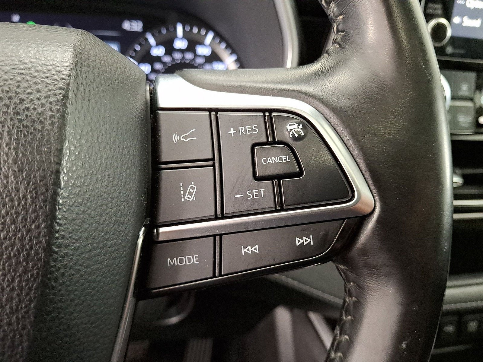 Used 2021 Toyota Highlander XLE AWD/4WD image 10