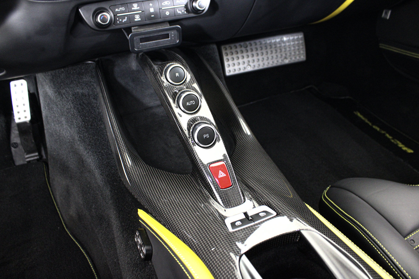Used 2019 Ferrari 812 Superfast RWD image 34