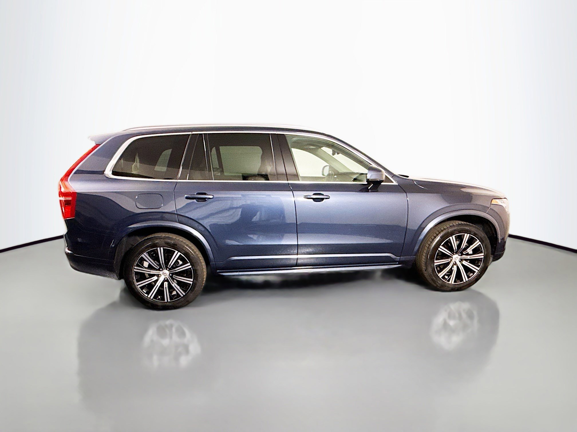 Used 2023 Volvo XC90 B5 Core w/ Protection Package AWD/4WD image 11