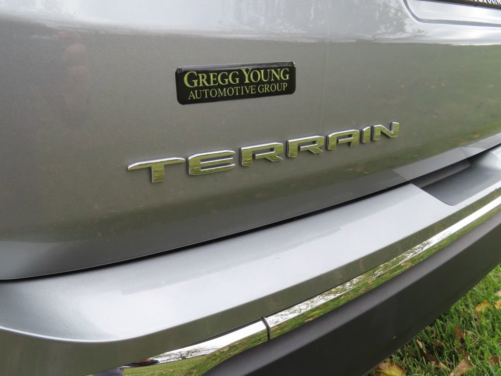 Used 2024 GMC Terrain SLT image 10