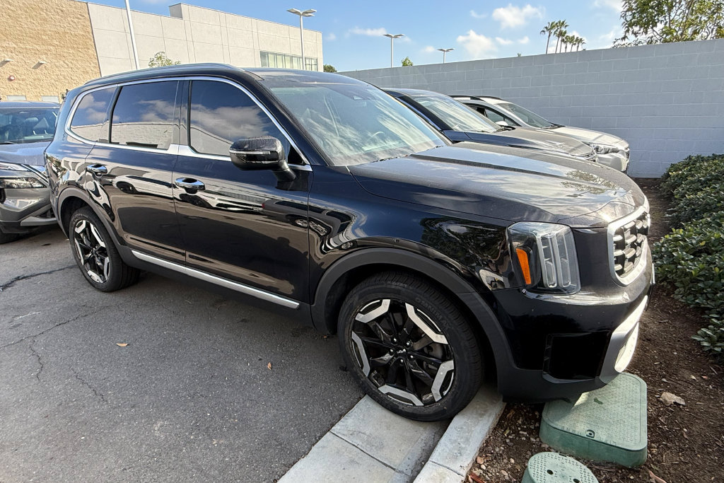 Certified 2024 Kia Telluride S w/ S Sunroof Package FWD image 2