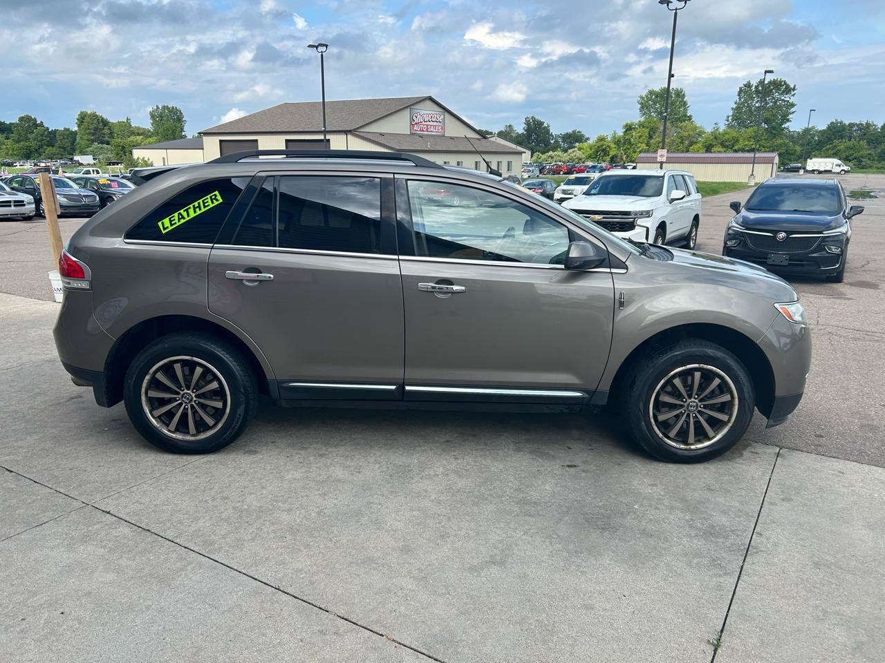 Used 2012 Lincoln MKX AWD w/ Wood Pkg image 4