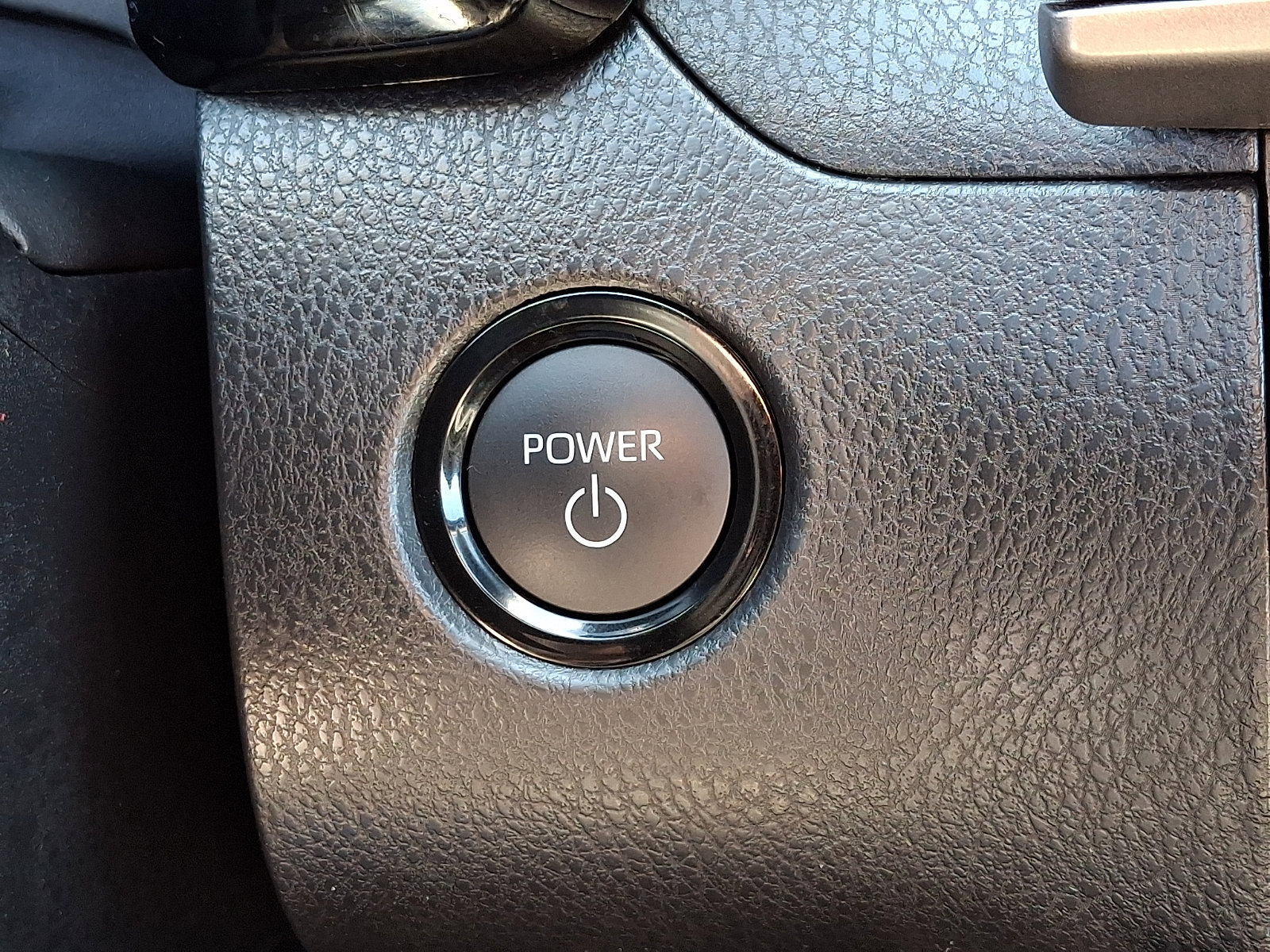 Used 2025 Toyota Camry SE image 25