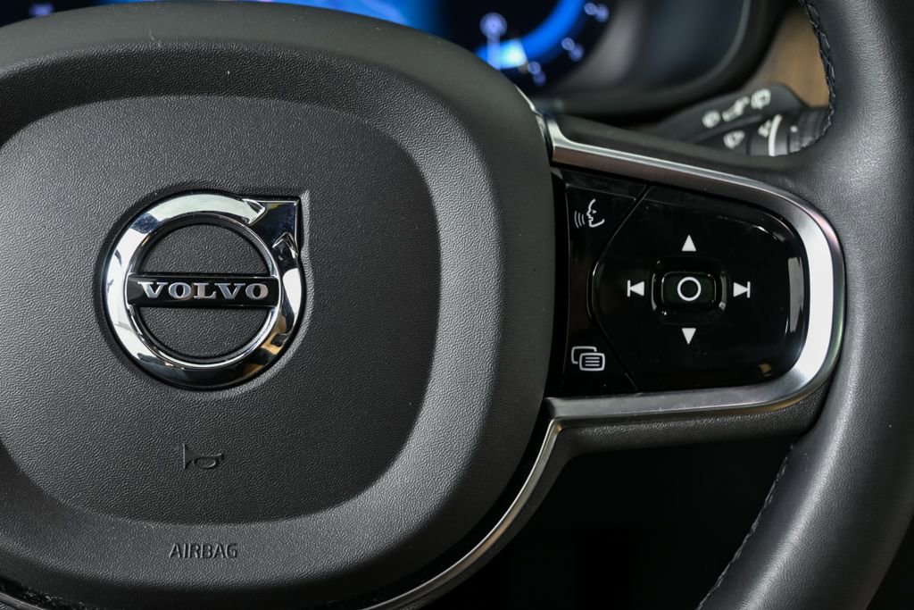 Certified 2024 Volvo V90 B6 Cross Country Ultimate w/ Protection Package Premier image 13