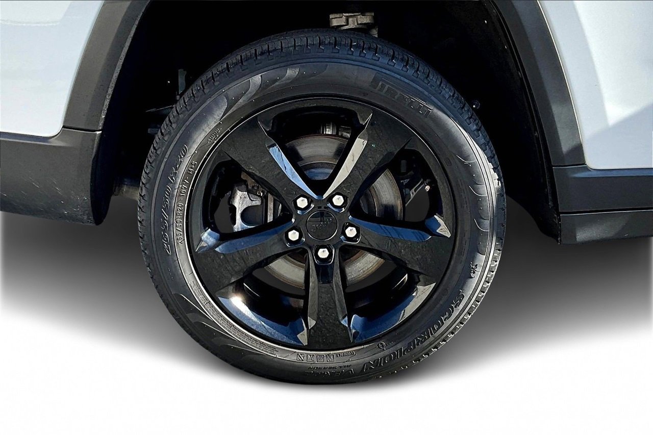 Used 2023 Jeep Grand Cherokee L Limited w/ Black Appearance Package image 36