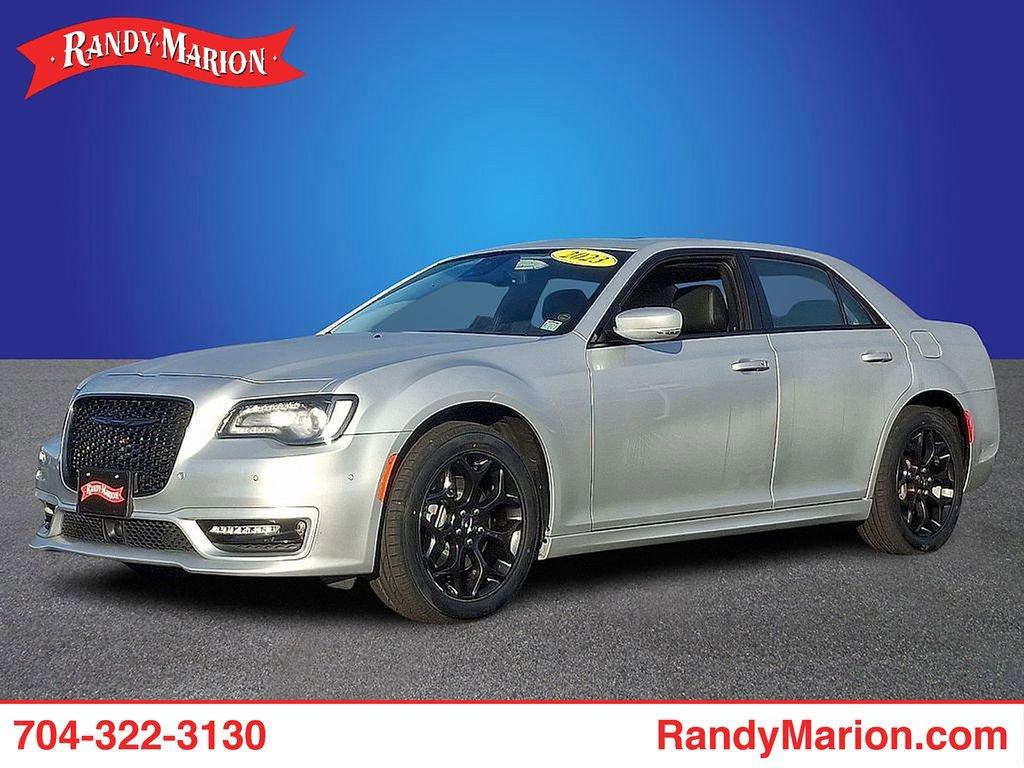 Used 2023 Chrysler 300 Touring L w/ Popular Equipment Group image 1