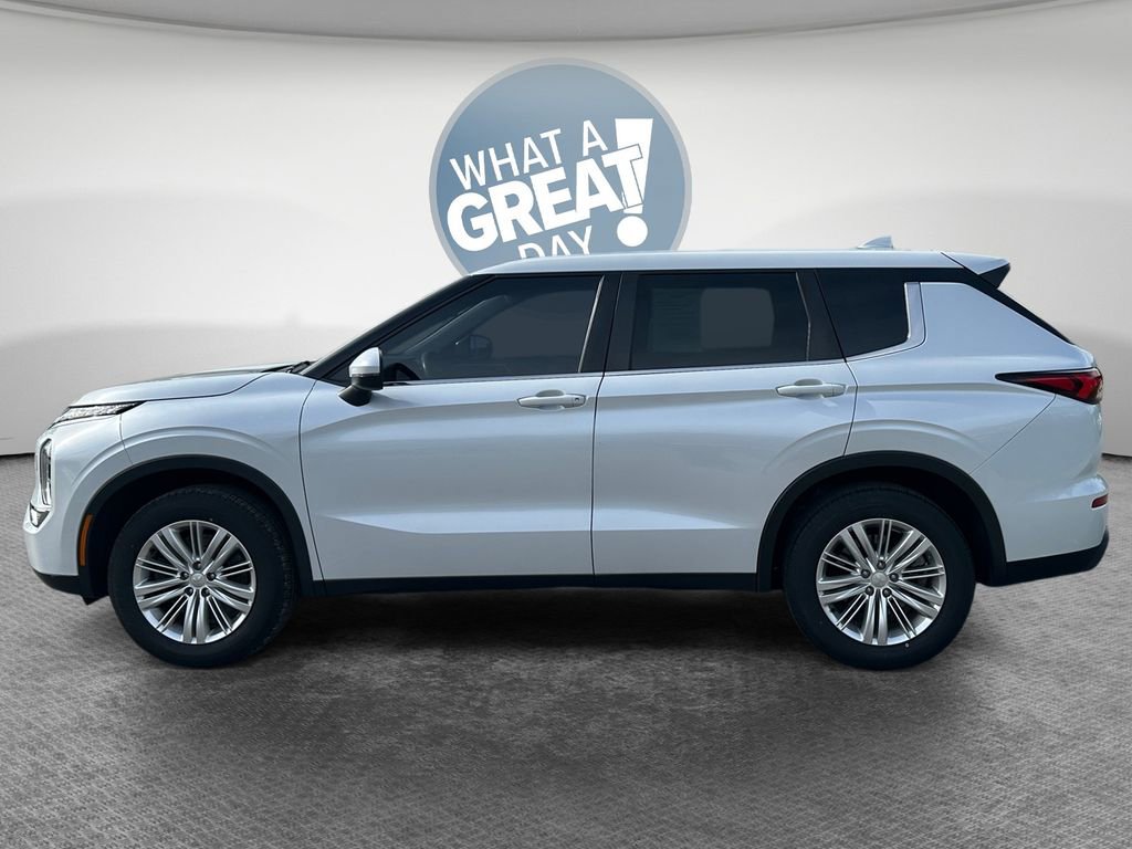 Used 2022 Mitsubishi Outlander ES AWD/4WD image 7