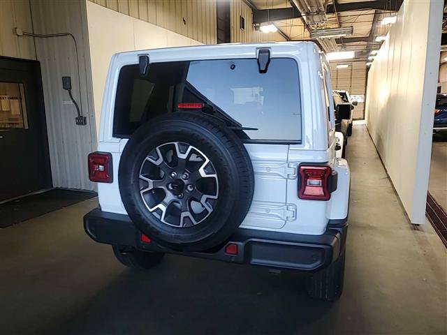 Used 2025 Jeep Wrangler Unlimited Sahara w/ Safety Group AWD/4WD image 5