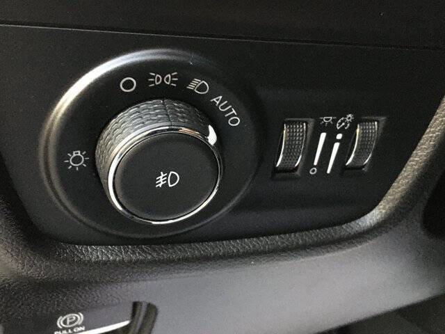 Used 2023 Jeep Grand Cherokee L Limited w/ Luxury Tech Group II image 14