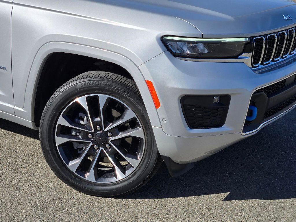 Used 2023 Jeep Grand Cherokee Overland w/ Advanced Protech Group III AWD/4WD image 9