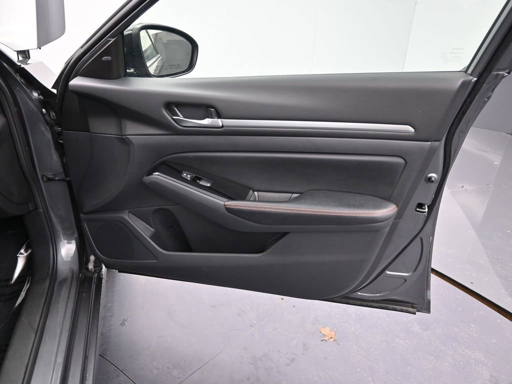 Used 2024 Nissan Altima 2.5 SR image 22
