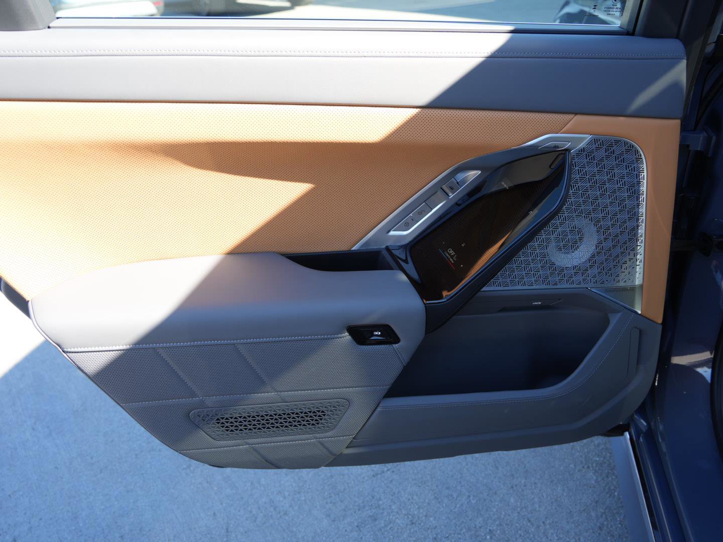 Used 2025 BMW i7 xDrive60 w/ Executive Package image 8