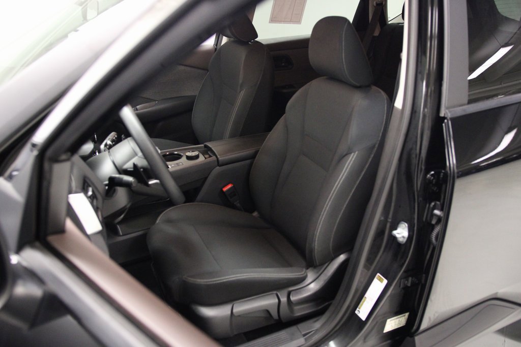 Used 2023 Nissan Rogue S image 19