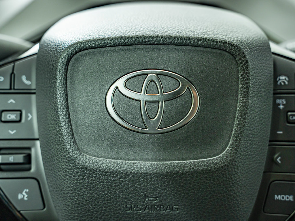 Used 2024 Toyota Prius XLE FWD image 22