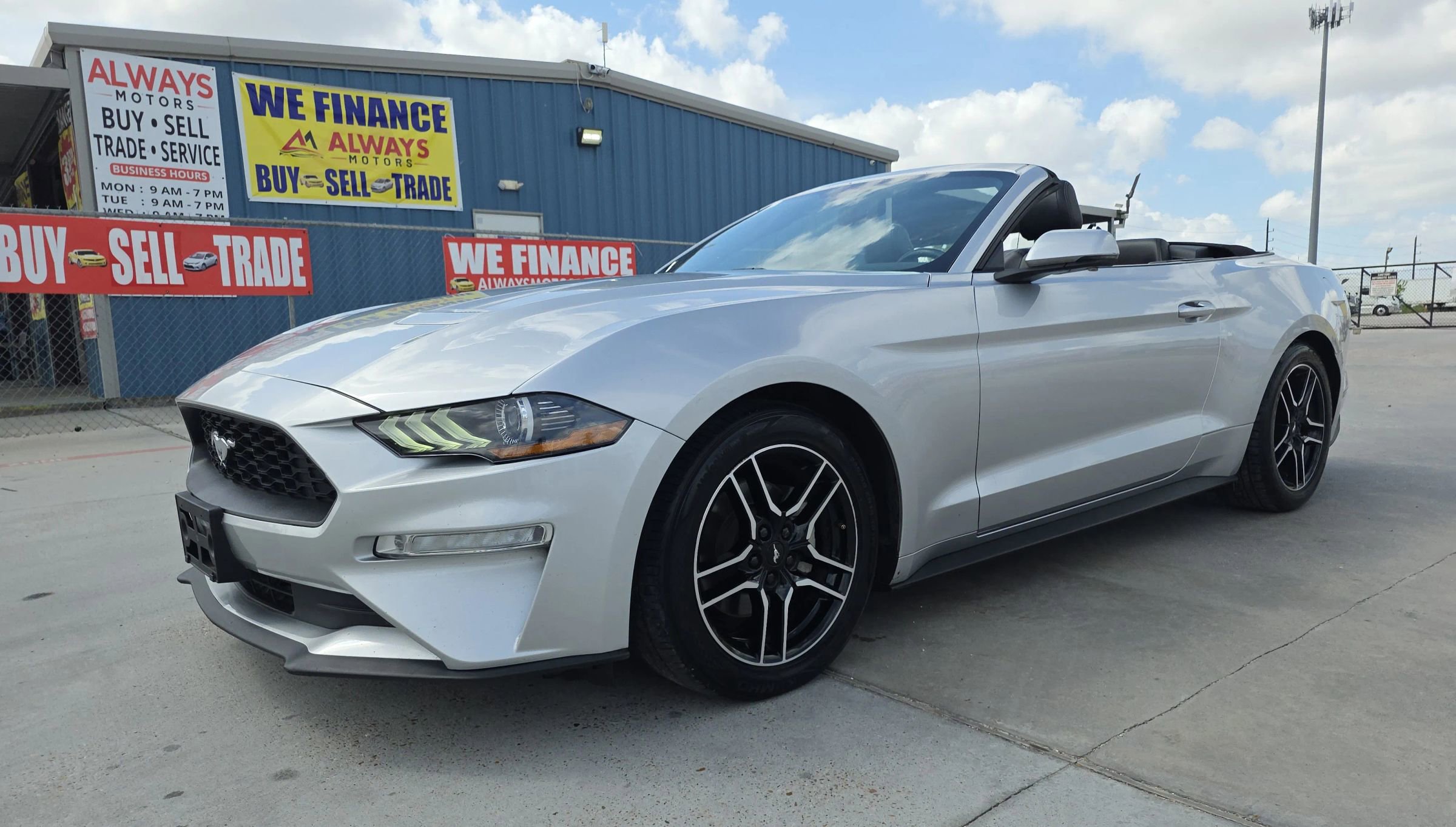 Used 2019 Ford Mustang Premium image 2