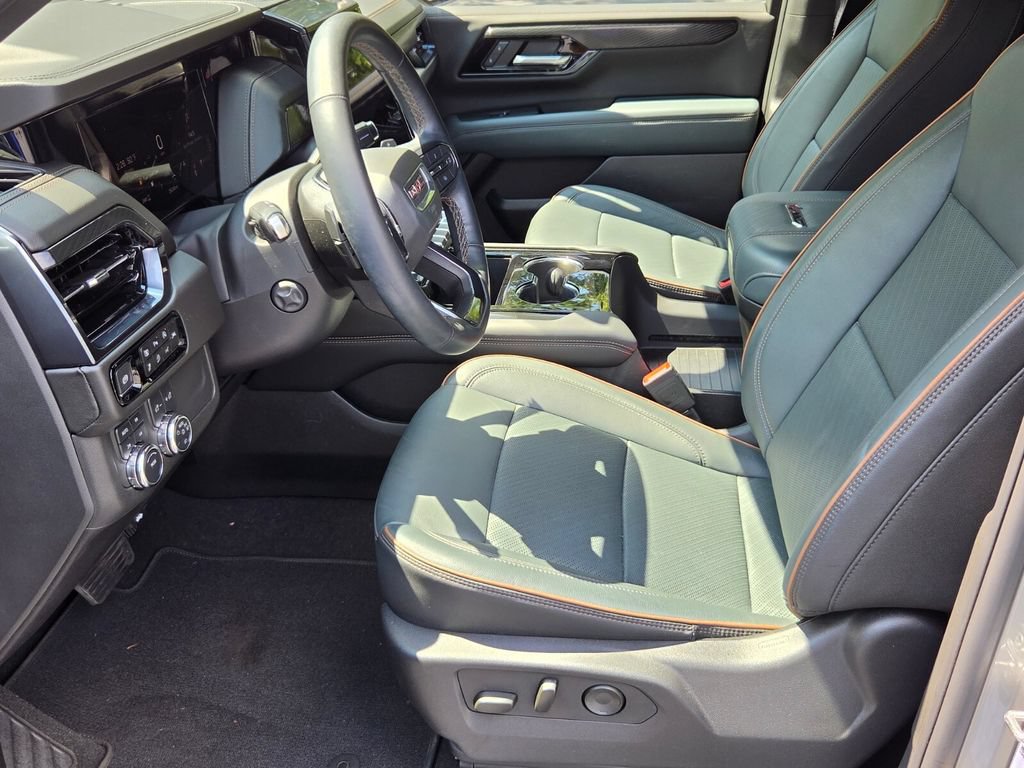 Used 2025 GMC Yukon AT4 w/ AT4 Premium Package AWD/4WD image 11