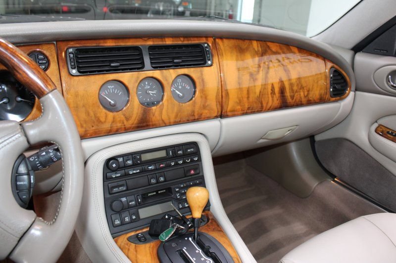 Used 1999 Jaguar XK8 Convertible RWD image 27