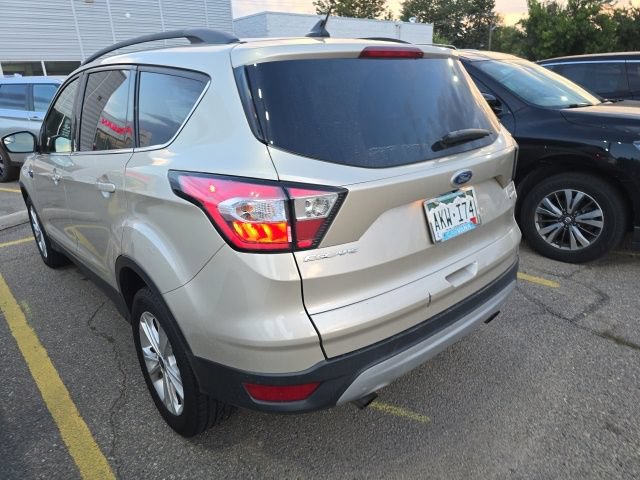 Used 2018 Ford Escape SE w/ SE Sync 3 Package FWD image 4