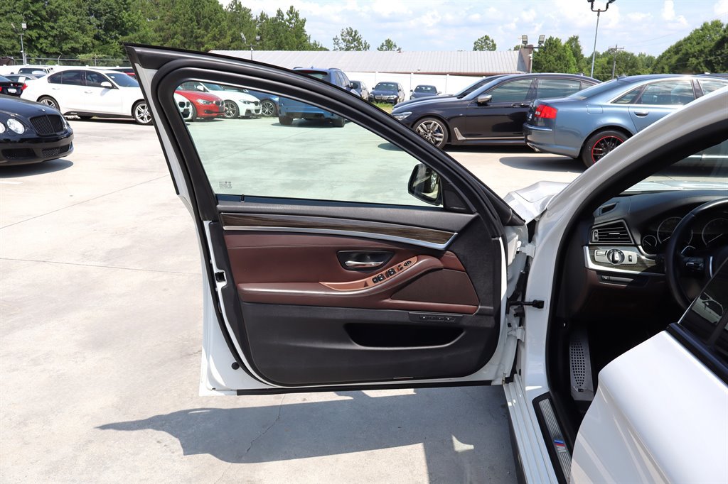Used 2015 BMW 550i Sedan RWD image 31