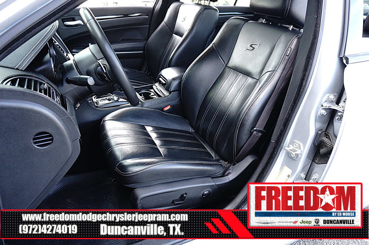 Used 2023 Chrysler 300 S RWD image 13