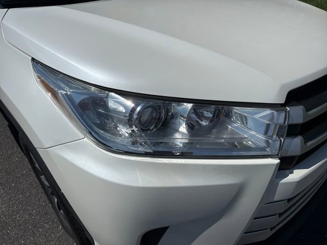 Used 2019 Toyota Highlander XLE AWD/4WD image 12