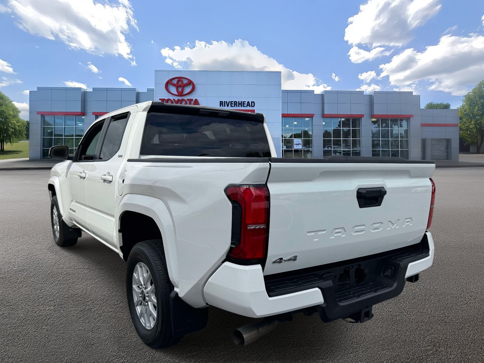 Used 2025 Toyota Tacoma SR5 AWD/4WD image 5