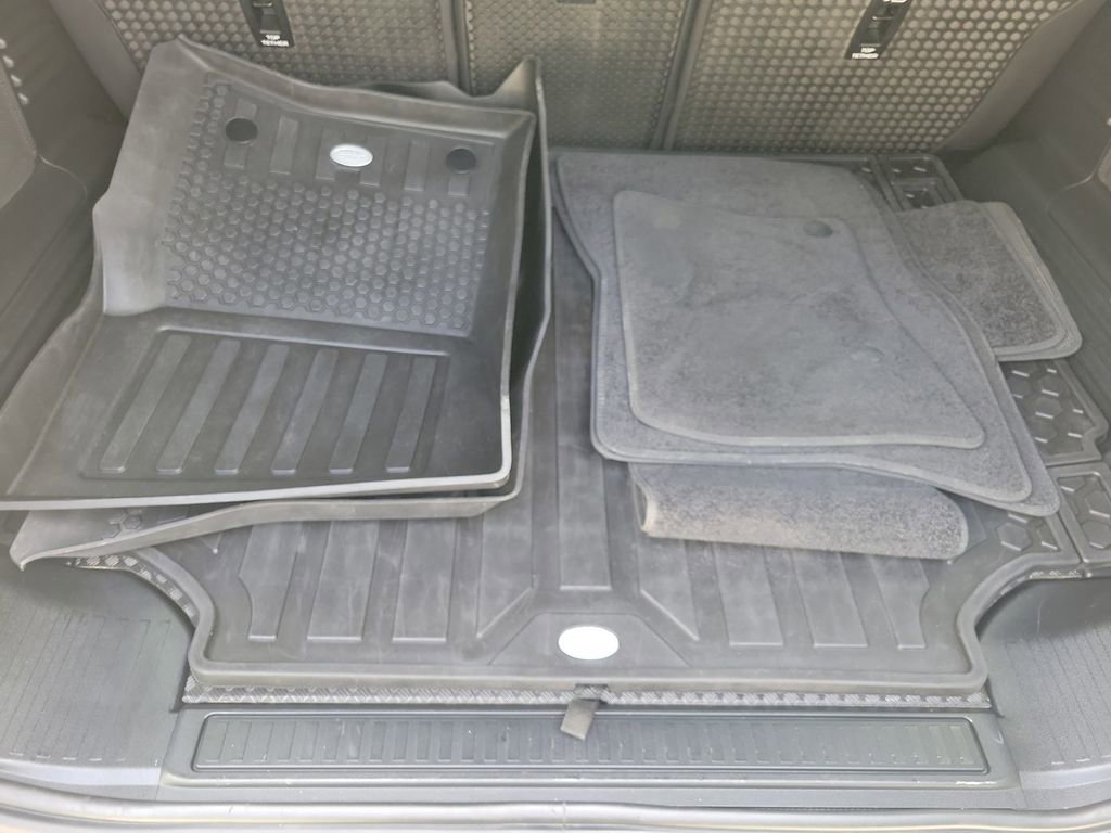 Used 2021 Land Rover Defender 110 image 14