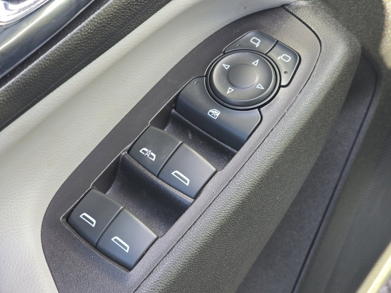 Used 2022 Chevrolet Equinox LS w/ LPO, Floor Liner Package image 22