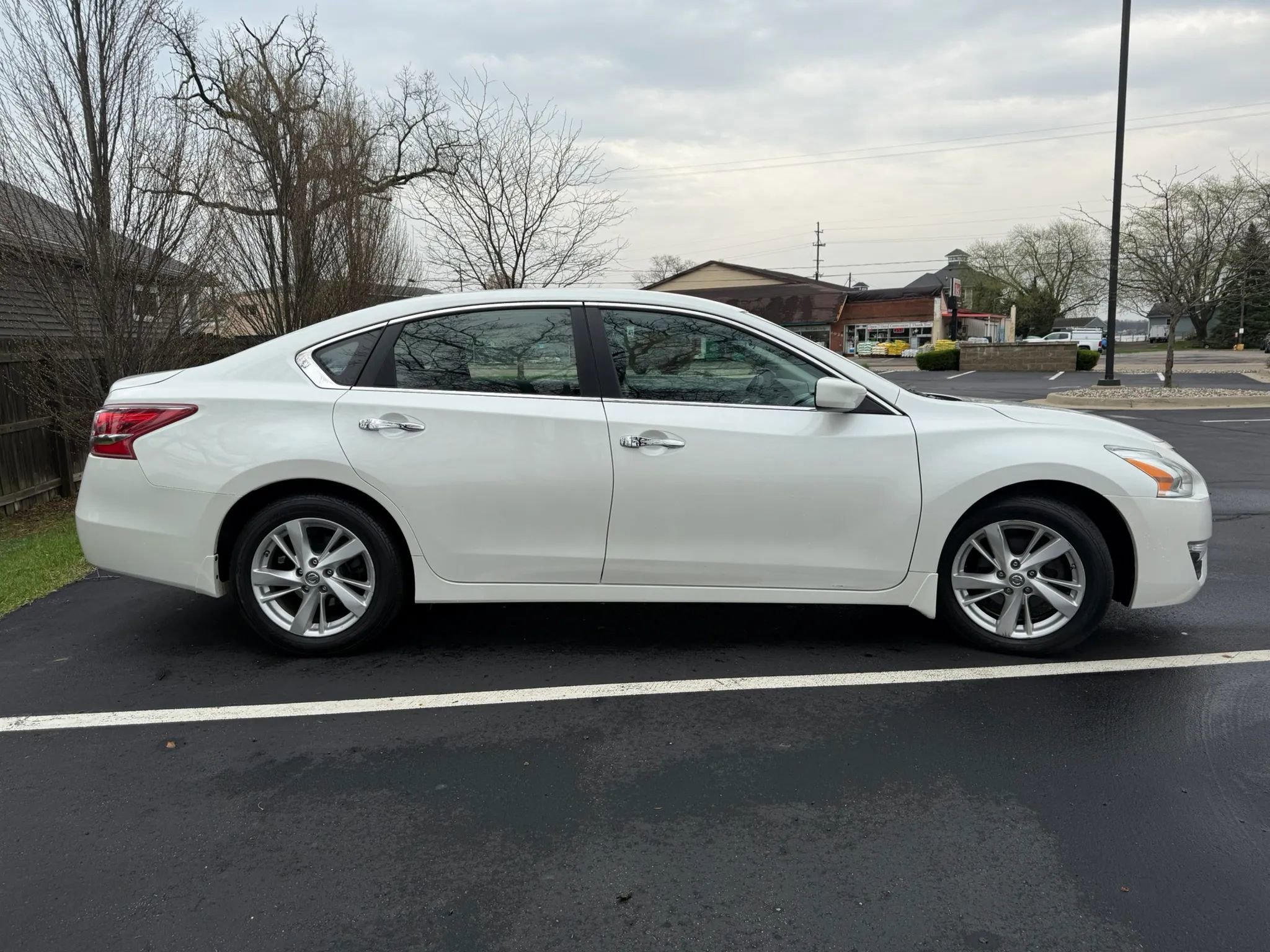 Used 2013 Nissan Altima 2.5 SV FWD image 4