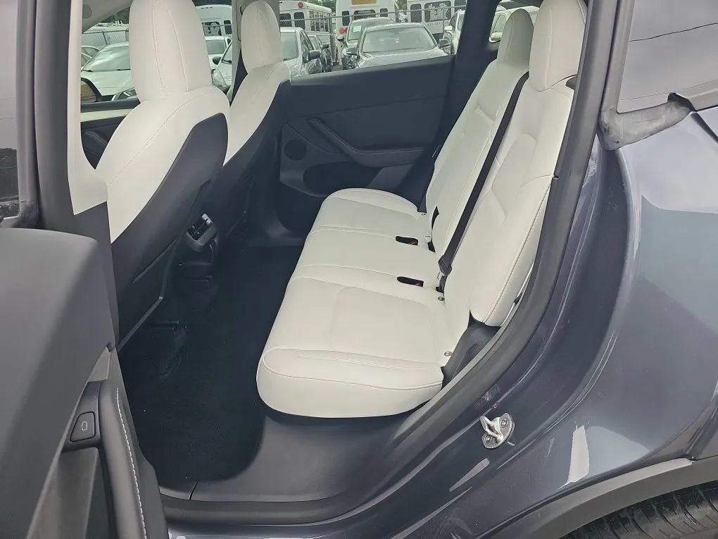 Used 2022 Tesla Model Y Long Range AWD/4WD image 18