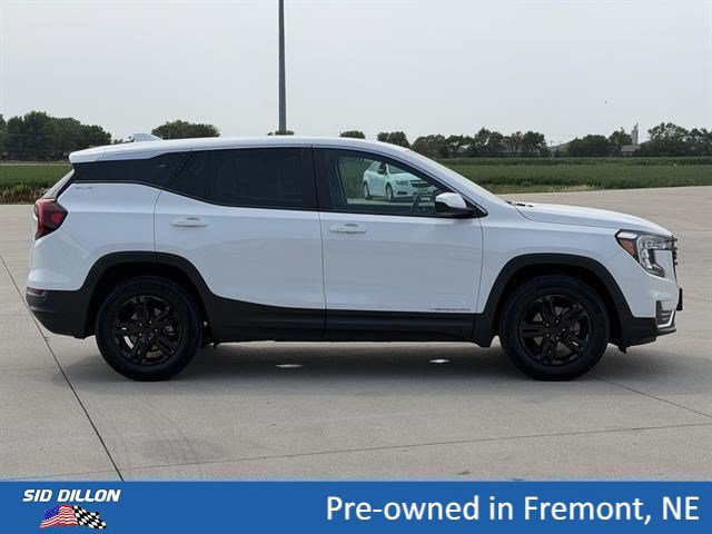 Used 2023 GMC Terrain SLE FWD image 3