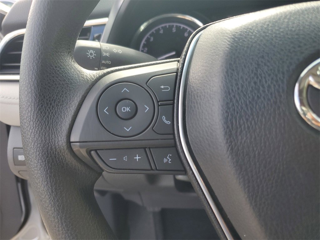 Used 2018 Toyota Camry LE image 23