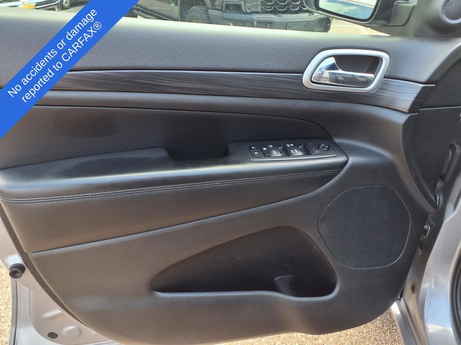 Used 2019 Jeep Grand Cherokee Altitude AWD/4WD image 14