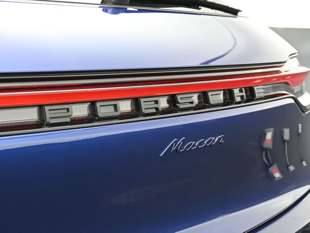Certified 2025 Porsche Macan image 14