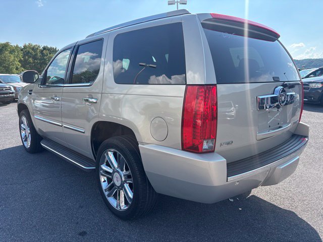 Used 2012 Cadillac Escalade Luxury AWD/4WD image 6