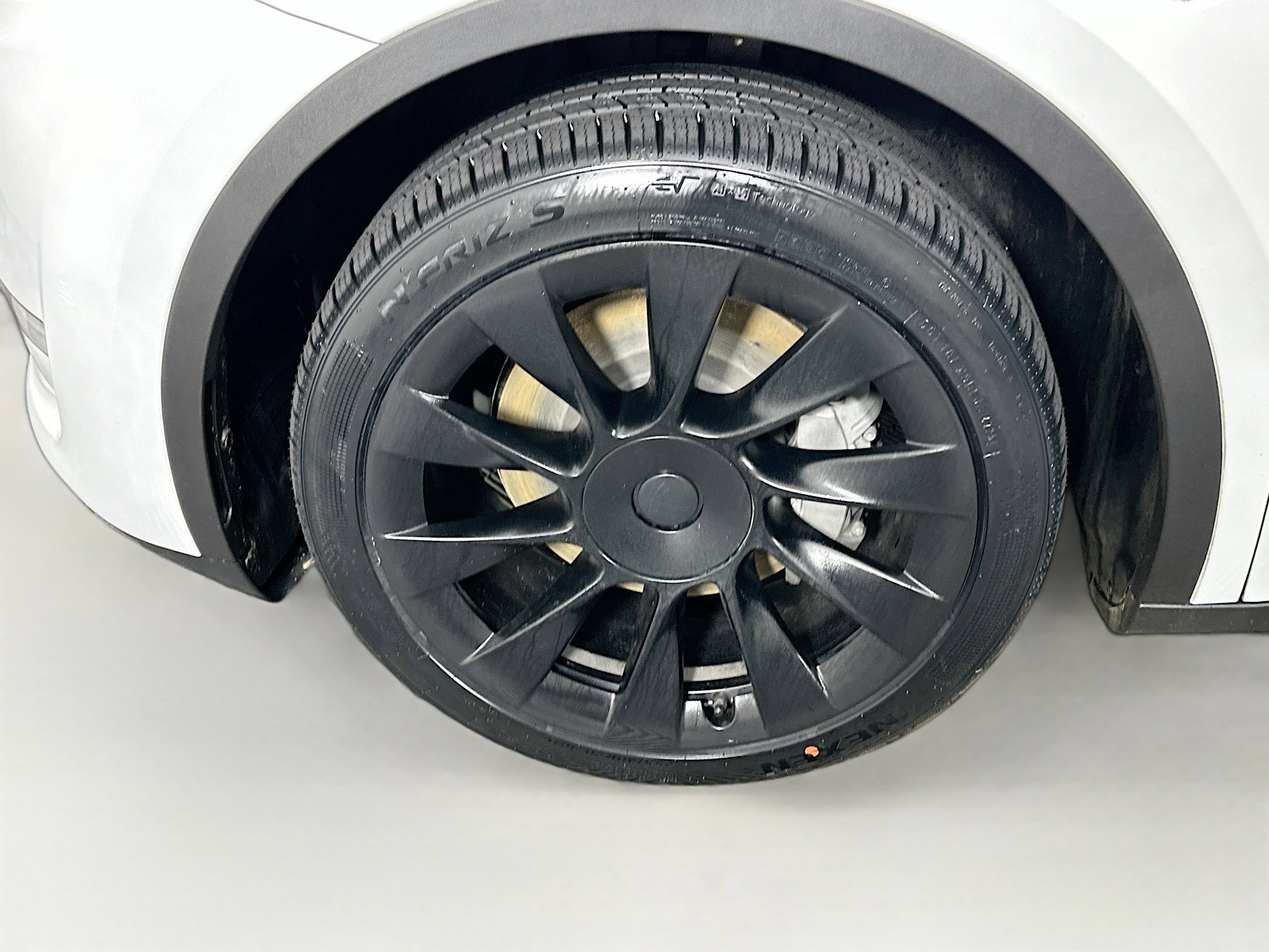 Used 2023 Tesla Model Y AWD image 11