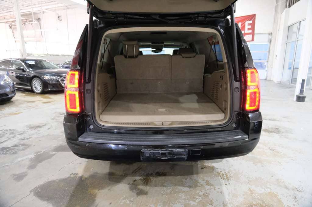 Used 2018 Chevrolet Suburban LT RWD image 10