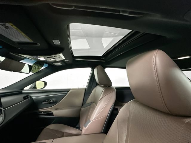Used 2025 Lexus ES 300h w/ Technology Package FWD image 19