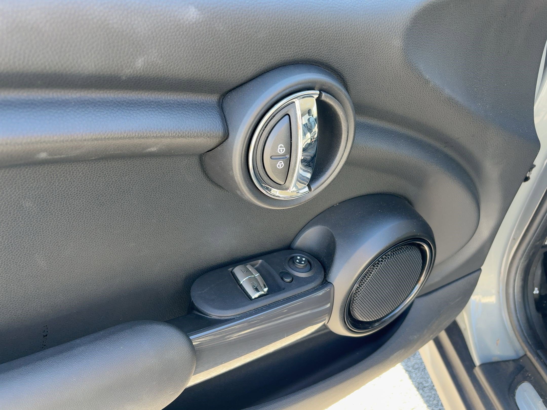 Used 2021 MINI Cooper 2-Door Hardtop image 13