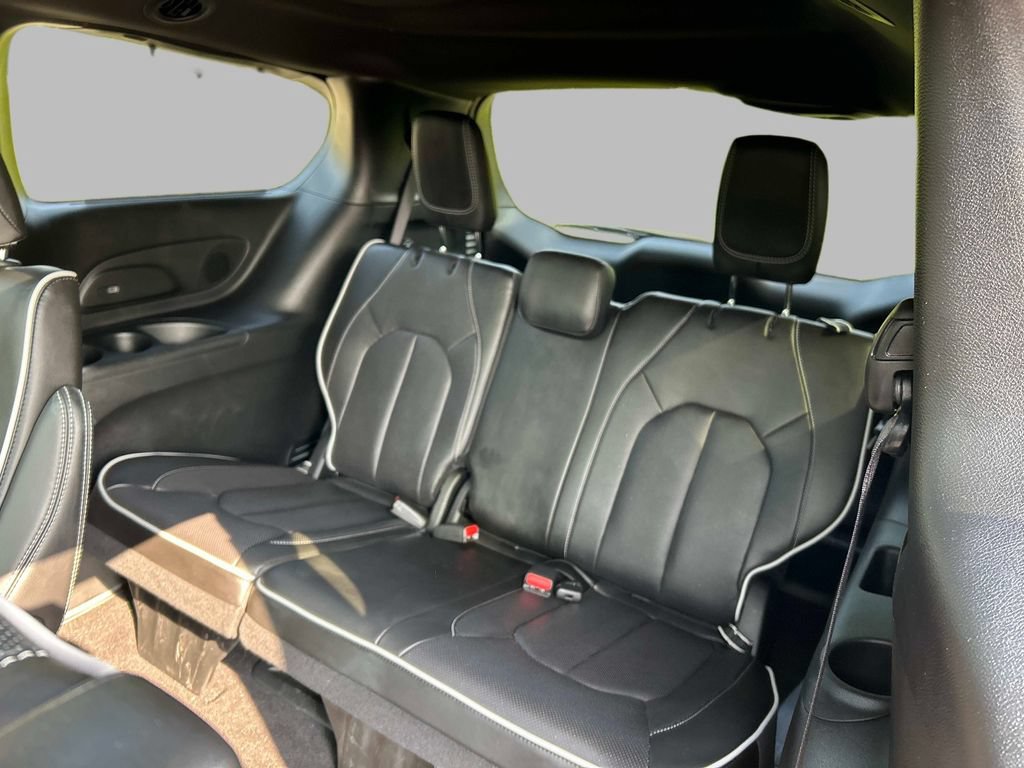 Used 2025 Chrysler Pacifica Limited FWD image 25
