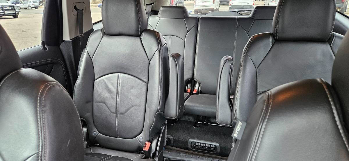Used 2016 Chevrolet Traverse LT image 12