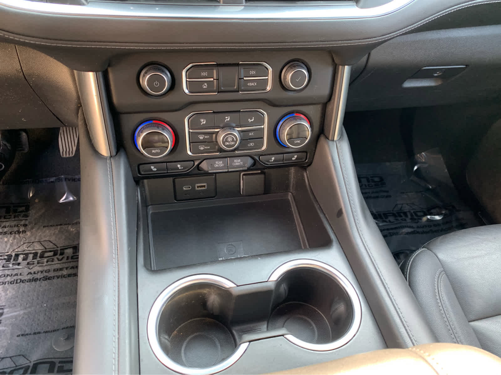 Used 2022 Chevrolet Suburban LT AWD/4WD image 19