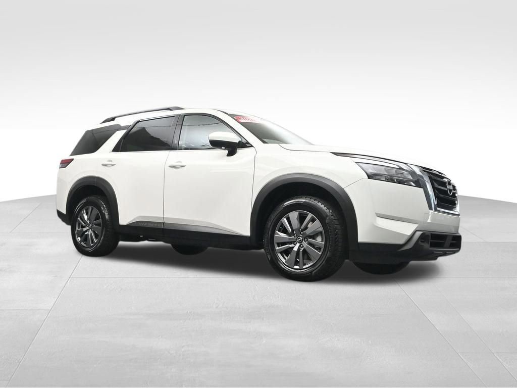 Used 2025 Nissan Pathfinder SV image 32