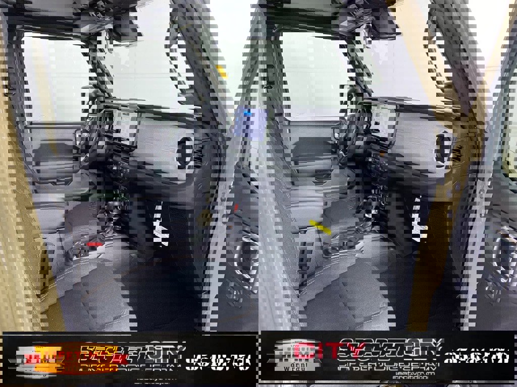 New 2025 Jeep Gladiator Sport image 32